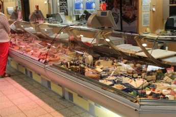 külmvitriini delikatessid kumer näituseaken