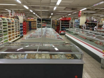 külmutuskapp vertikaalne klaasuks