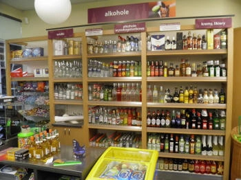 kaupluse riiul kommid kondiitritooted magusad tooted