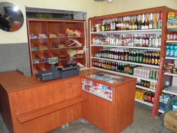 kaupluse riiul ehted kalliskivid