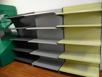 kaupluse riiul telefon mobiiltelefonid