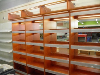 kaupluse riiul auto lisavarustus varuosad