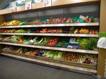 kaupluse riiul spordivarustus treening